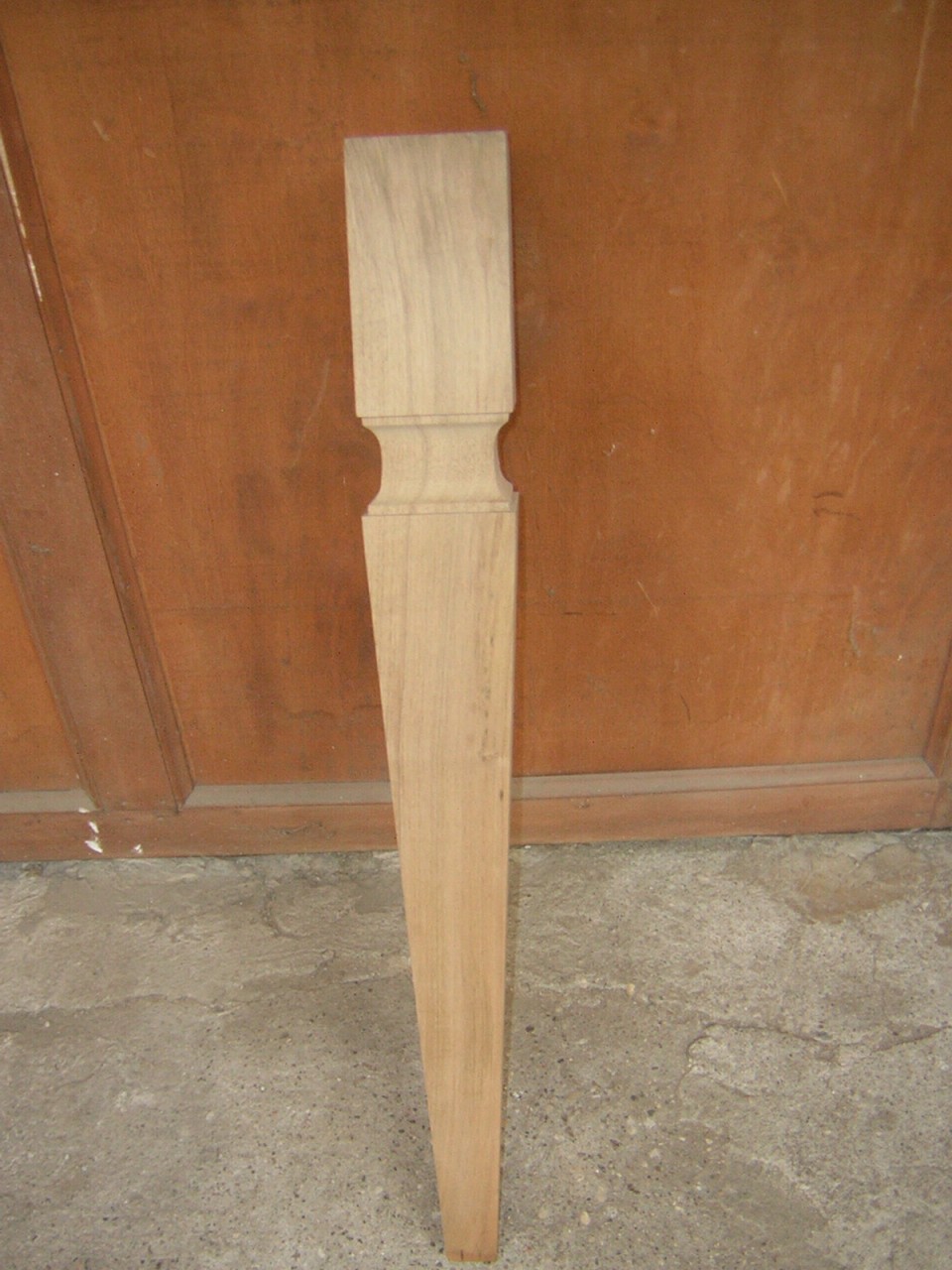 gamba_in_legno_per_tavolo_mm_90x90x780_in_noce_faggio_o_toulipier.jpg